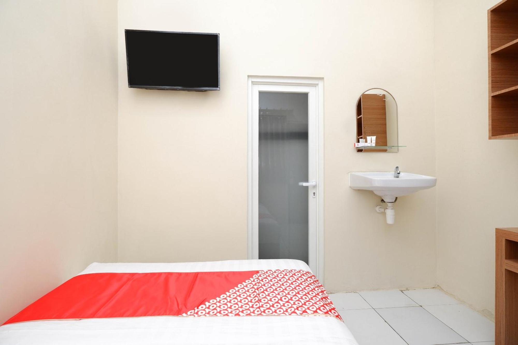 OYO 1250 Unta Residence Semarang Exterior foto