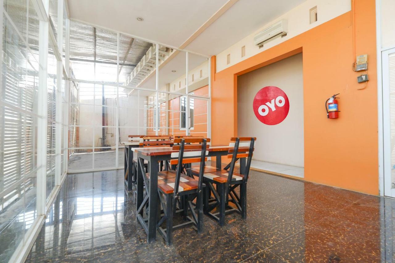 OYO 1250 Unta Residence Semarang Exterior foto